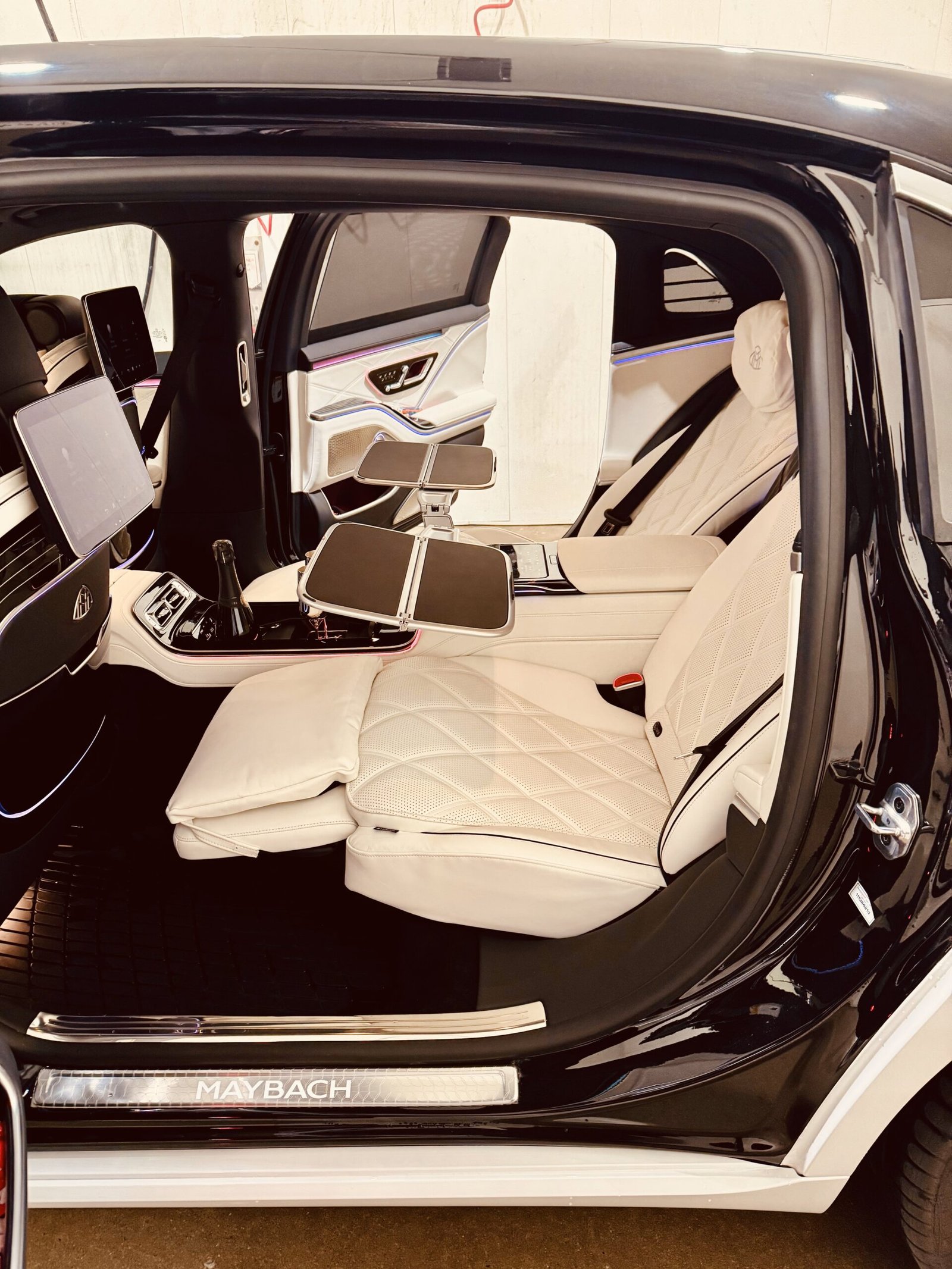 Blackwaze Elite Sedan Interior