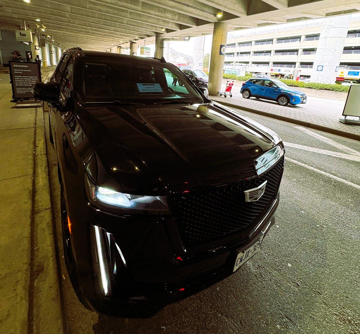 First Class Black SUV Limo Service Toronto YYZ Airport