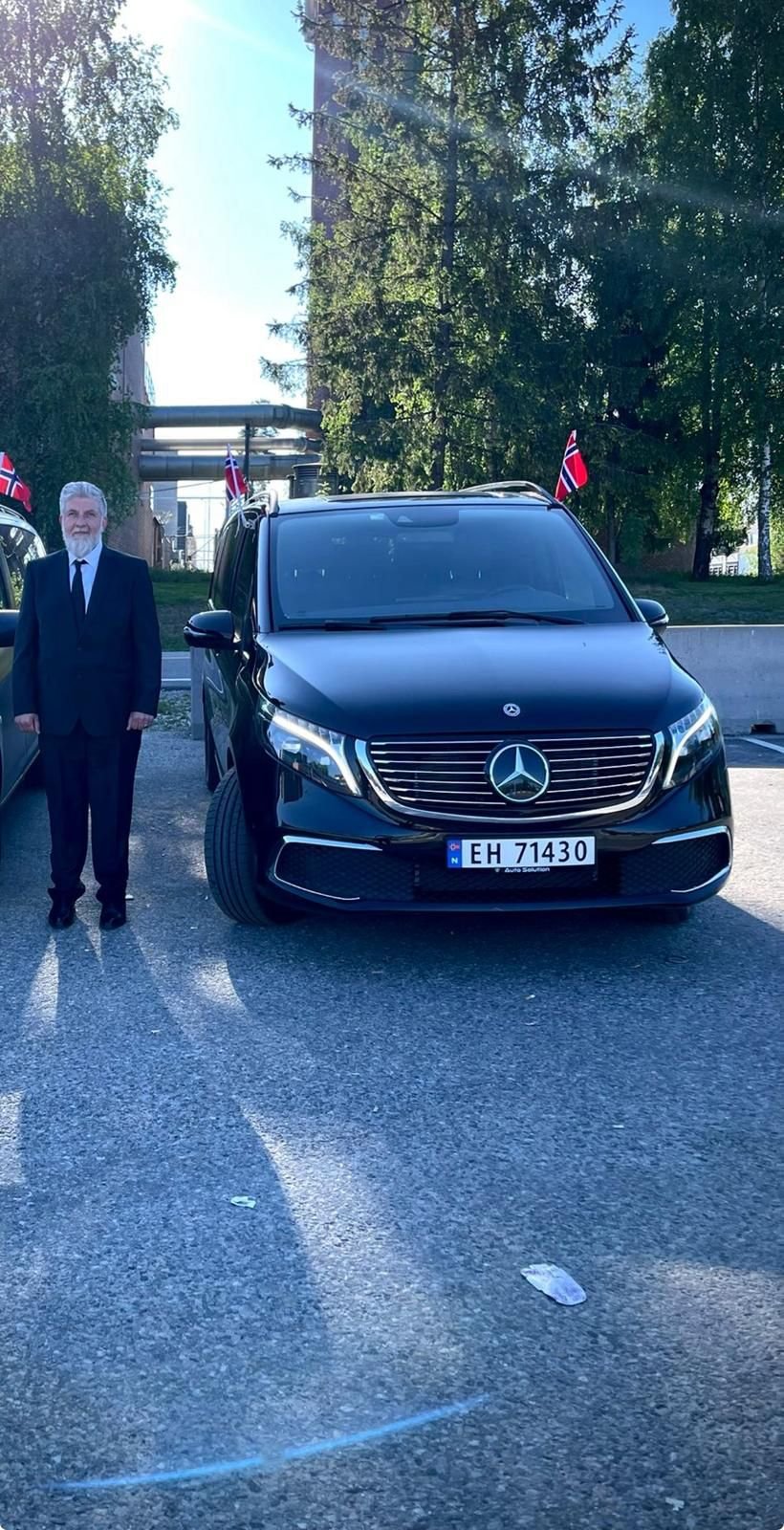Luxury black car service