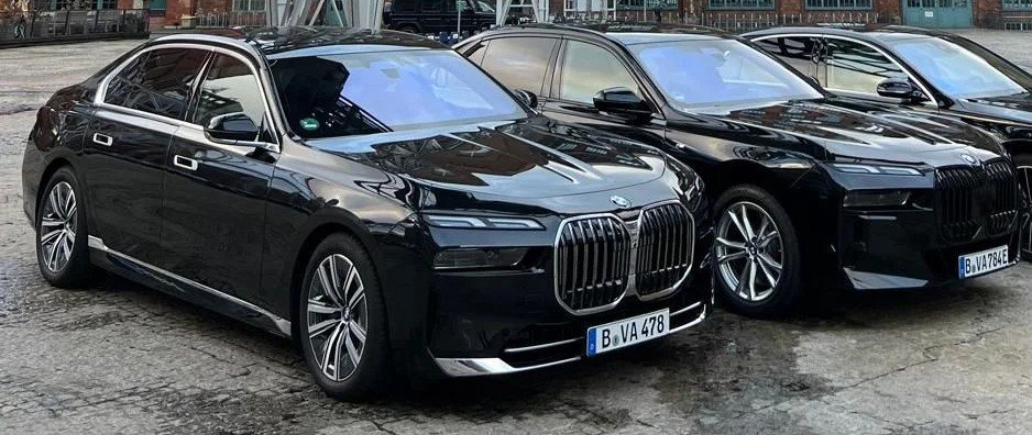 BMW 7 Series Side View
